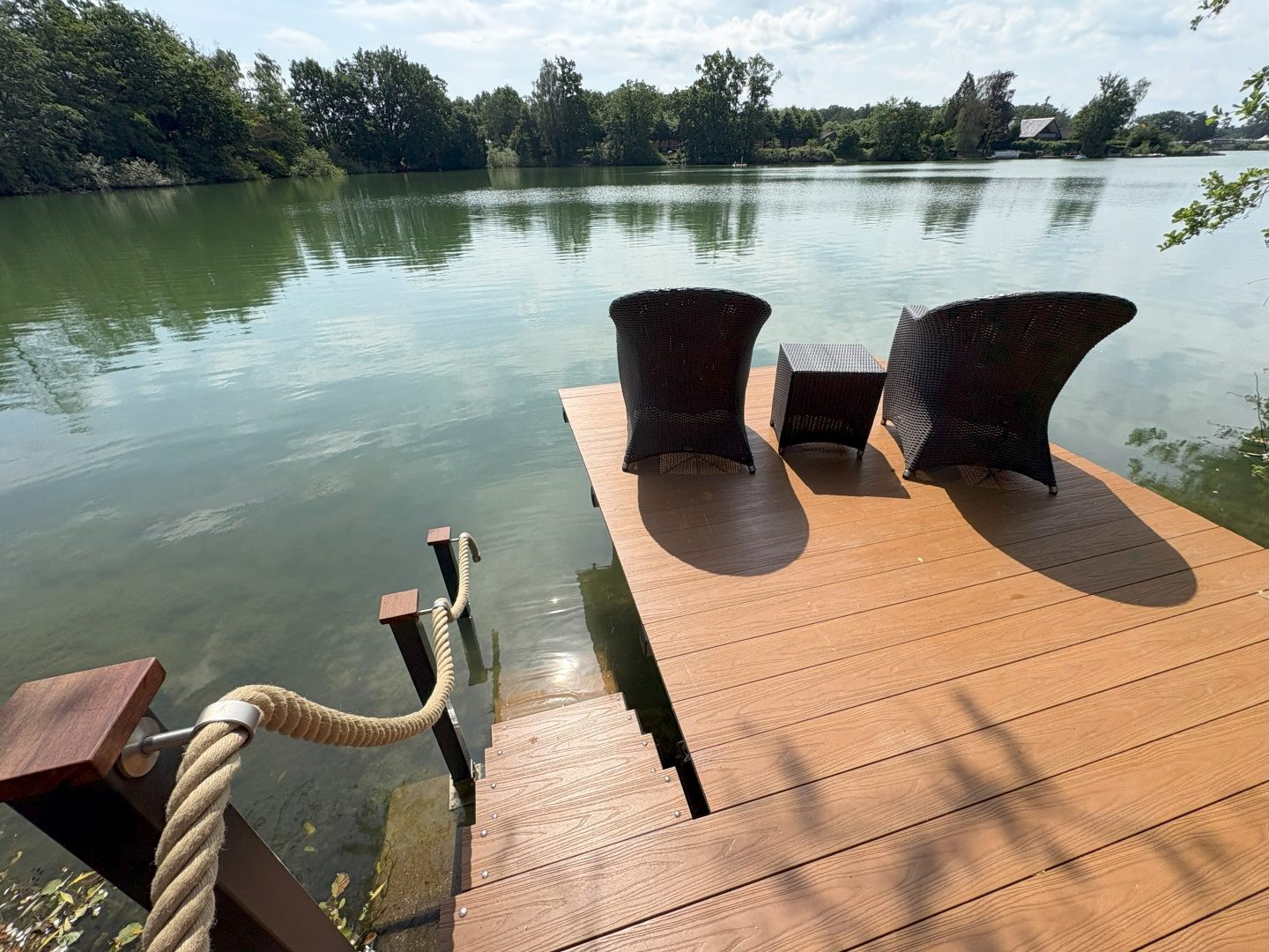 Eigener Badesteg am Ternscher See vor dem Lake House Ternsche